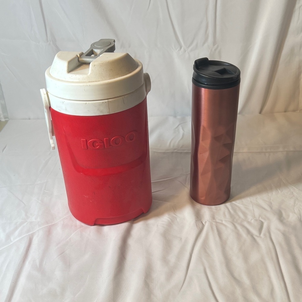 Igloo Red Cooler with Copper Mug